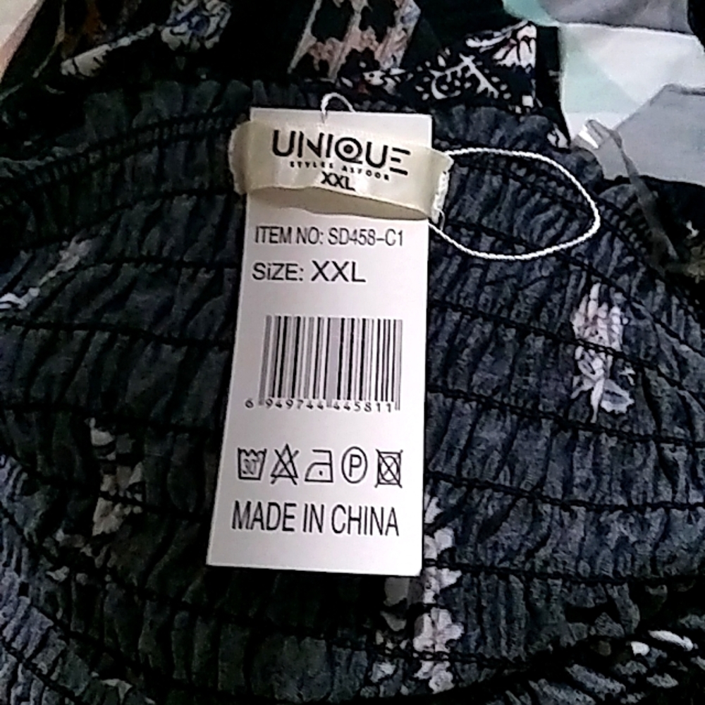 UNIQUE DRESS - Picture 8 of 8